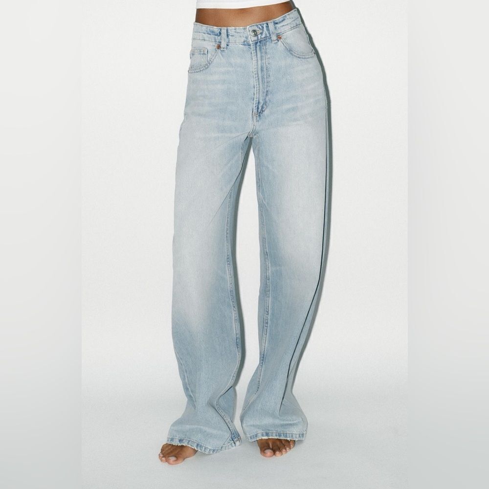 Zara light wash baggy wide leg jeans raw hem high waist size 8